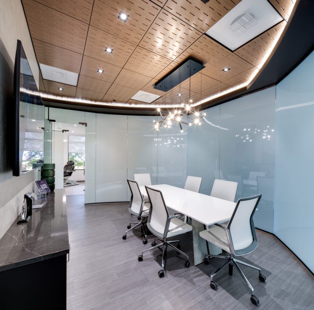 Modern conference room with stylish furnishings and lighting.