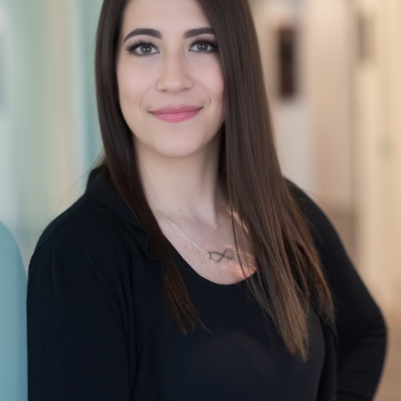 Alarie Headshot - Laricca Siregar