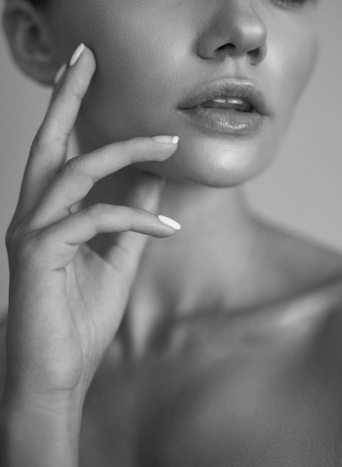 Close-up of Denver plastic surgery model, in black and white.